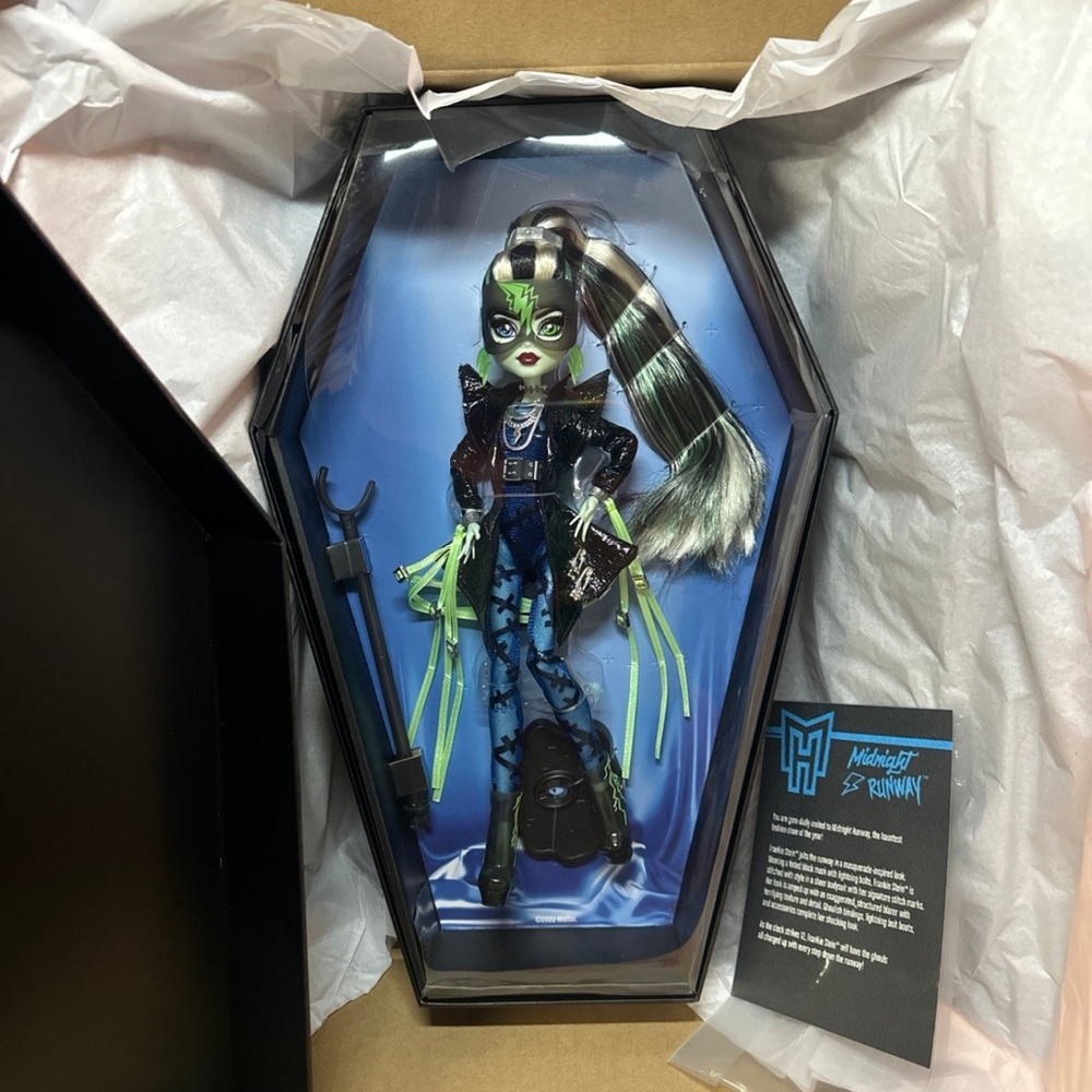 Monster High Haunt Couture Midnight Runway Frankie Stein NIB